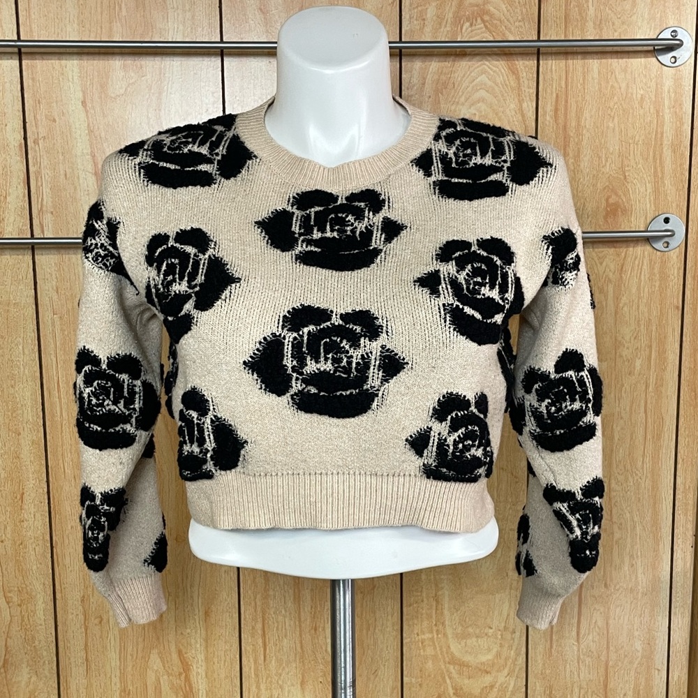 Threaded Leaf Elegant Beige and Black Floral Sweater SZ - S